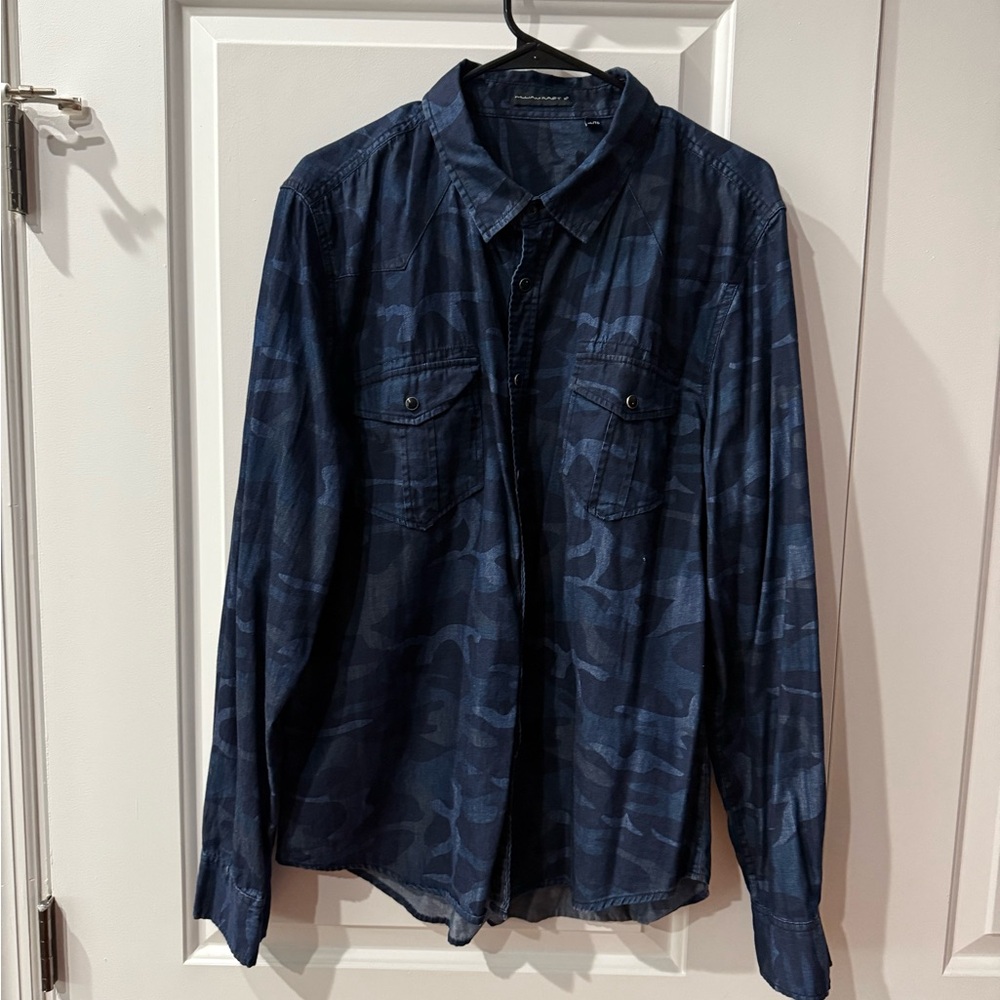 William Rast super cool navy blue camouflage snap front shirt sz XL